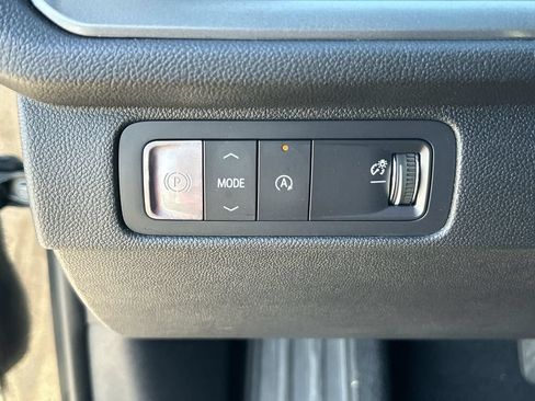 Used 2025 Chevrolet Traverse LT FWD image 18