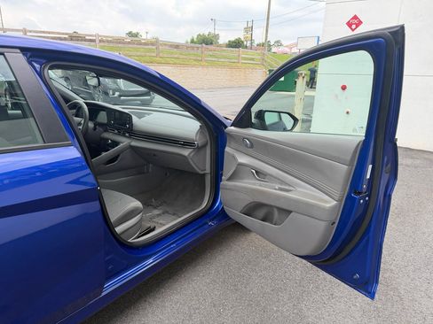 Used 2025 Hyundai Elantra Sport FWD image 16