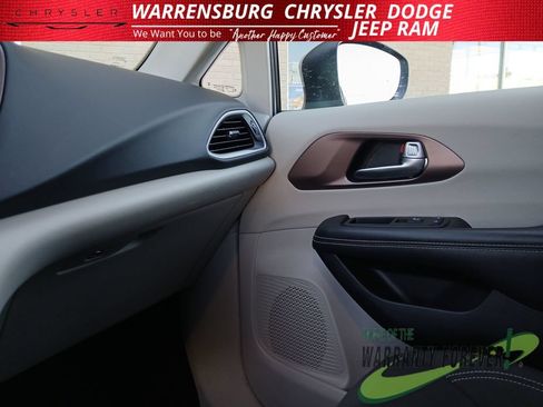 Used 2023 Chrysler Voyager LX FWD image 27