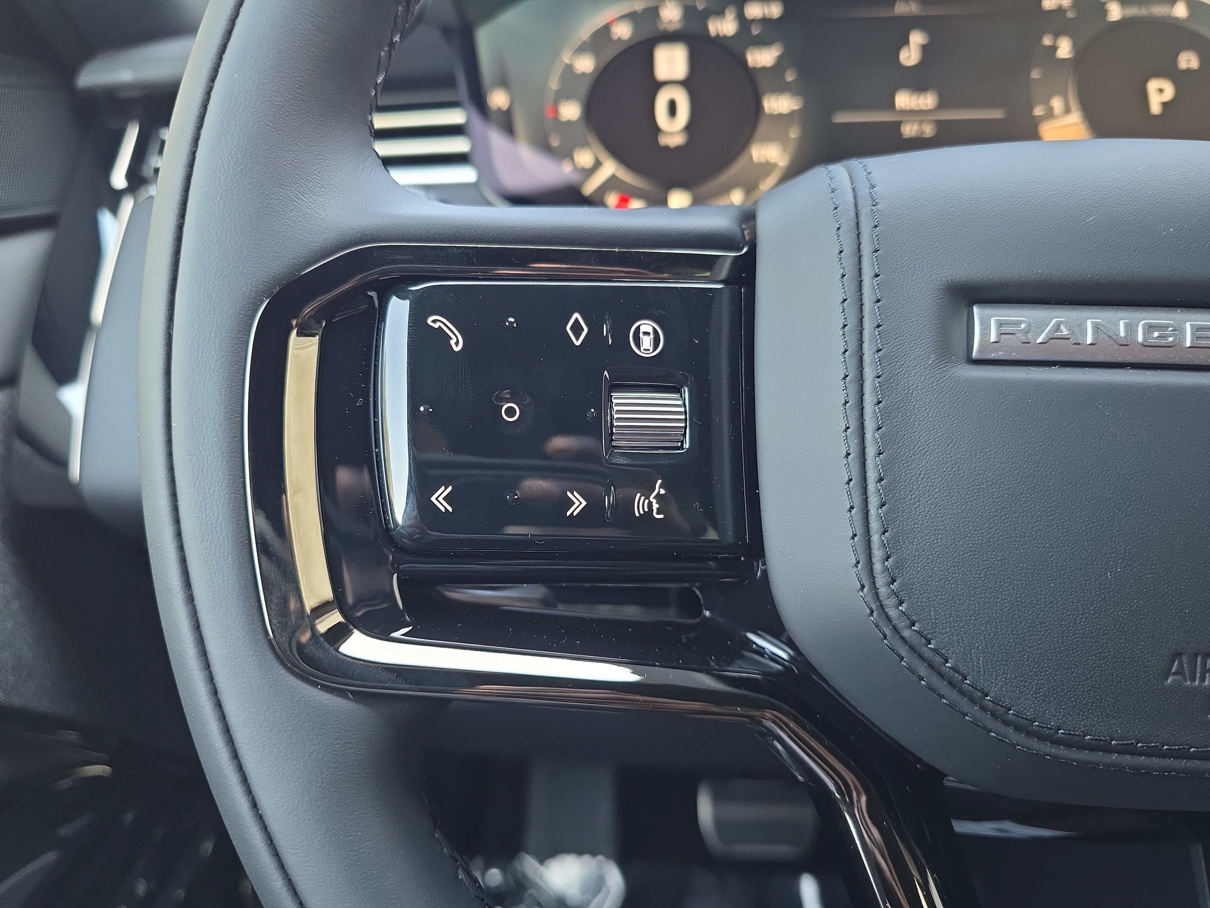 New 2027 Land Rover Range Rover Sport Dynamic SE AWD/4WD image 17