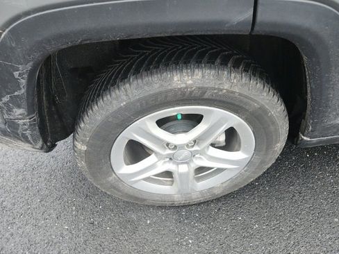 Used 2023 Jeep Compass Latitude image 10