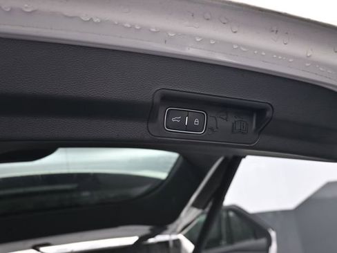 Used 2023 Ford Explorer Limited w/ Limited Technology Package image 7