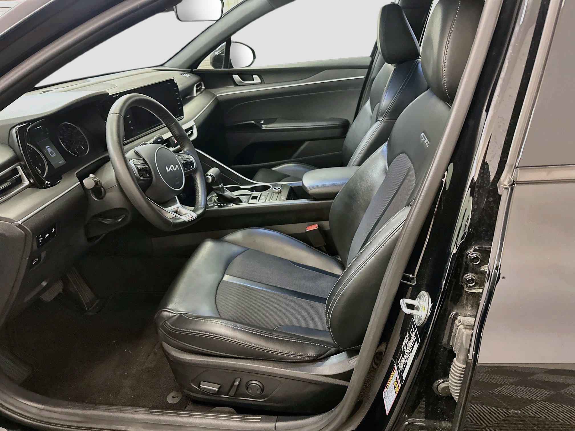 Used 2022 Kia K5 GT-Line w/ GT-Line FWD Premium Package image 13