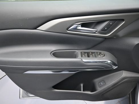 New 2026 Chevrolet Traverse LT w/ Driver Confidence Package FWD image 25