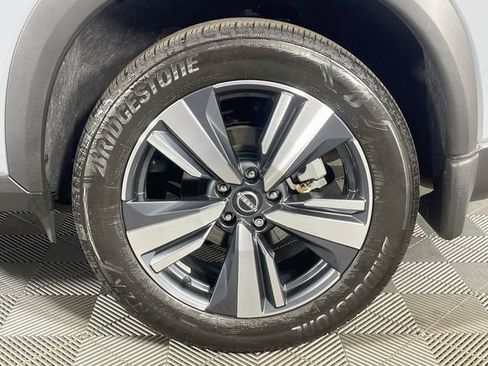 Used 2024 Nissan Rogue SL AWD/4WD image 32