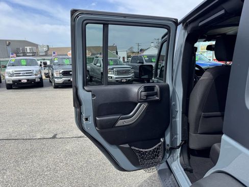 Used 2015 Jeep Wrangler Unlimited Sport w/ Quick Order Package 24S AWD/4WD image 29