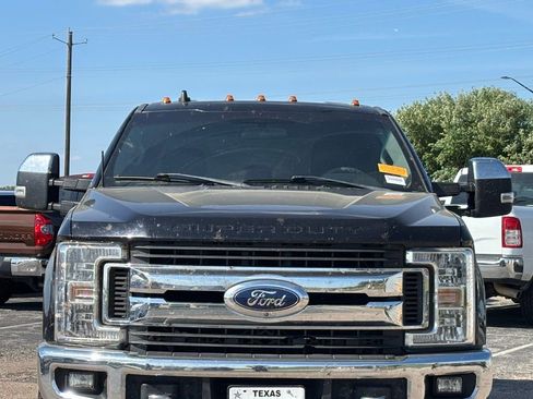 Used 2019 Ford F250 XLT w/ XLT Premium Package image 3