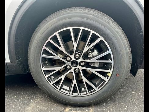 New 2025 Ford Escape SE image 4