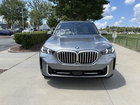 Used 2024 BMW X5 xDrive40i w/ Executive Package AWD/4WD image 3