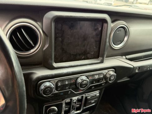 Used 2022 Jeep Wrangler Unlimited Rubicon 4xe w/ Cold Weather Group AWD/4WD image 10