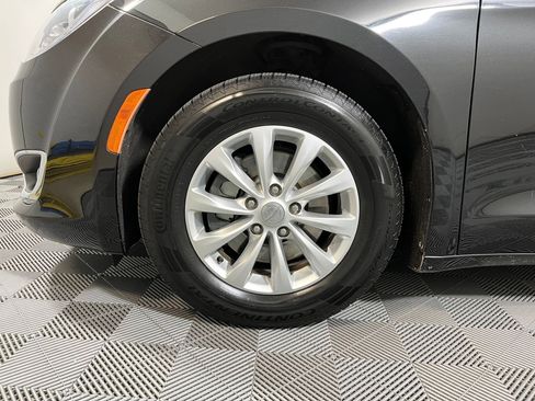 Used 2019 Chrysler Pacifica Touring Plus image 9