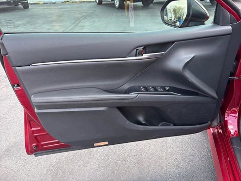 Used 2019 Toyota Camry XLE w/ Sunroof Package image 22