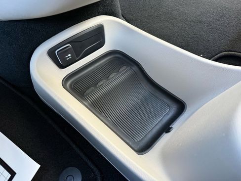 Used 2024 Chrysler Pacifica Touring-L image 23