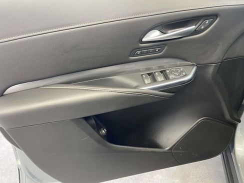 Used 2025 Cadillac XT4 Premium Luxury image 17