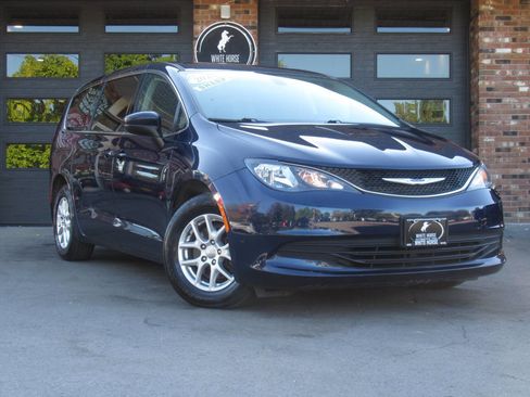 Used 2020 Chrysler Voyager LX image 1