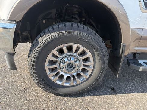 Used 2022 Ford F250 Lariat w/ Chrome Package image 4