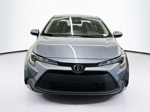 Used 2025 Toyota Corolla LE FWD image 2