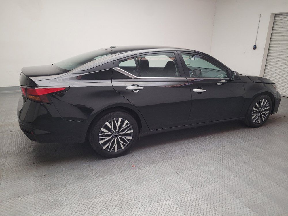 Used 2025 Nissan Altima 2.5 SV FWD image 10