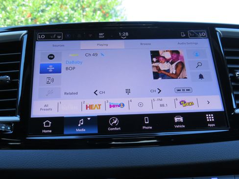 New 2025 Chrysler Voyager LX image 27