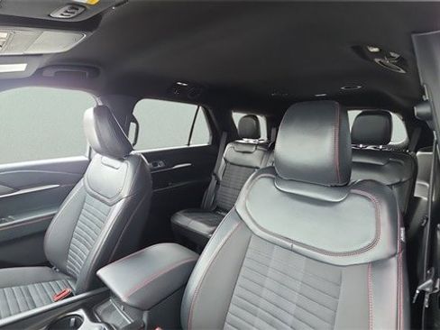 Certified 2025 Ford Explorer ST-Line w/ ST-Line Street Pack image 17