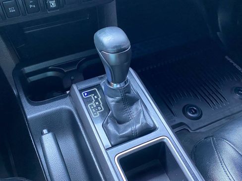 Used 2020 Toyota Tacoma TRD Off-Road w/ Technology Package AWD/4WD image 29
