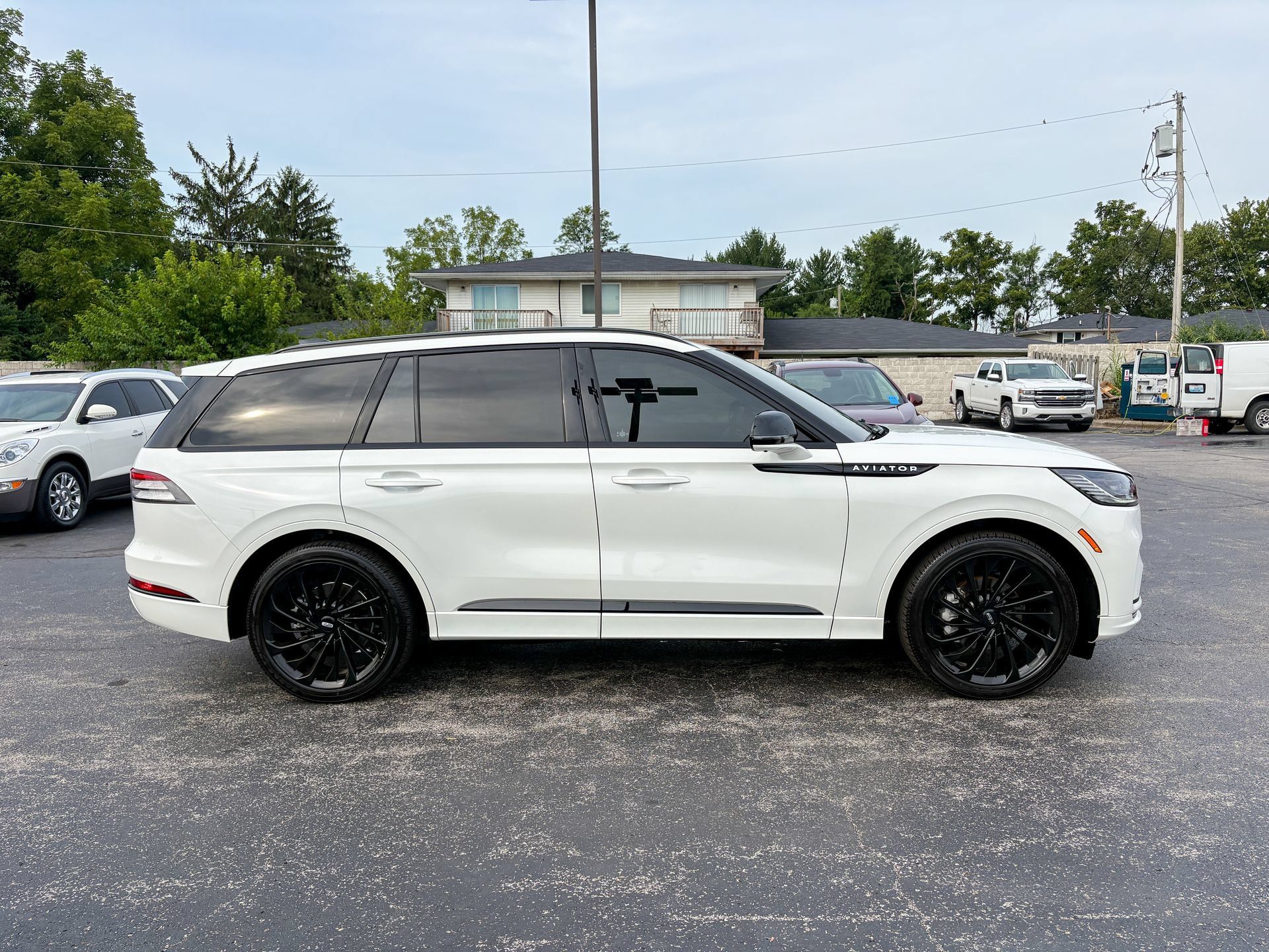 Used 2025 Lincoln Aviator Reserve w/ Luxury Package RWD image 14