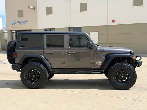 Used 2019 Jeep Wrangler Unlimited Sport S image 4