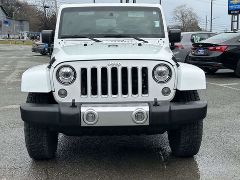 Used 2017 Jeep Wrangler Unlimited Sahara w/ Connectivity Group image 8