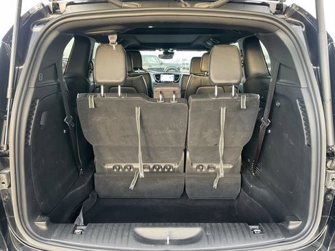 Used 2025 Chrysler Pacifica Limited image 35