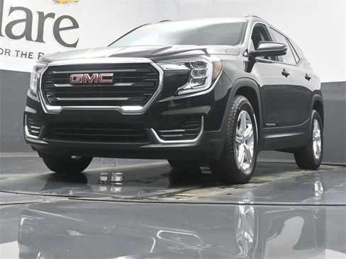 Used 2023 GMC Terrain SLE w/ Driver Convenience Package image 4