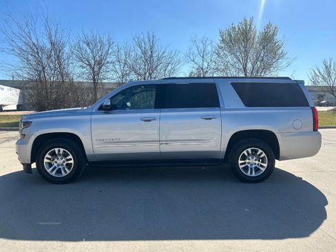 Used 2017 Chevrolet Suburban LT image 8