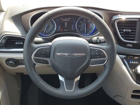 Used 2023 Chrysler Voyager LX FWD image 32