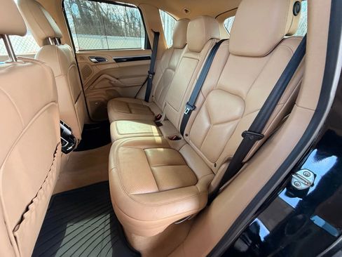 Used 2015 Porsche Cayenne S image 19