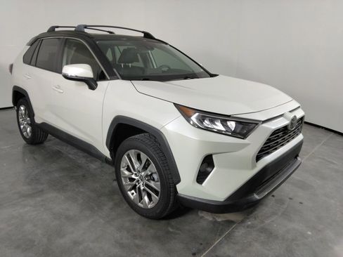 Used 2021 Toyota RAV4 XLE Premium FWD image 8