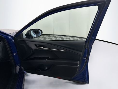 Used 2025 Toyota Camry SE image 29