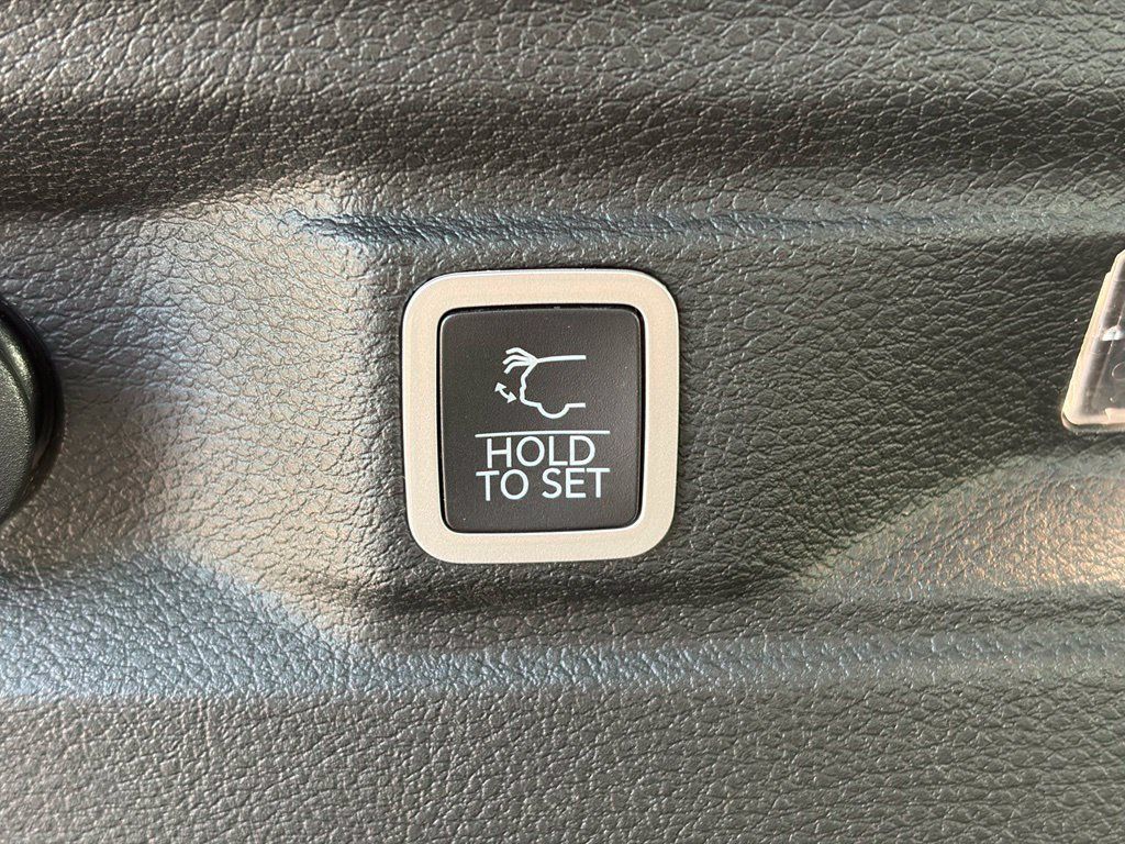 Used 2024 Jeep Grand Cherokee L Limited AWD/4WD image 11