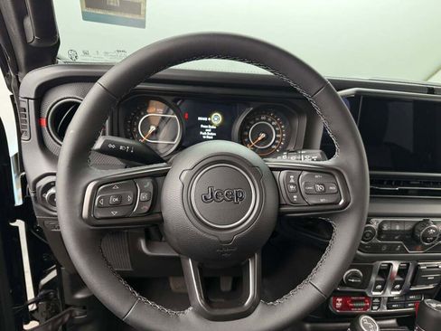 New 2025 Jeep Wrangler Rubicon w/ Convenience Group image 20