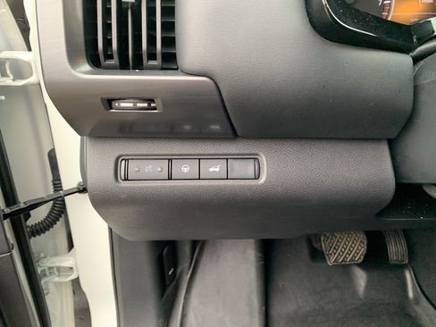 Used 2024 Nissan Pathfinder SL image 28