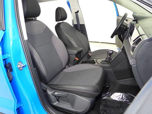 Used 2025 Volkswagen Taos SE FWD image 19