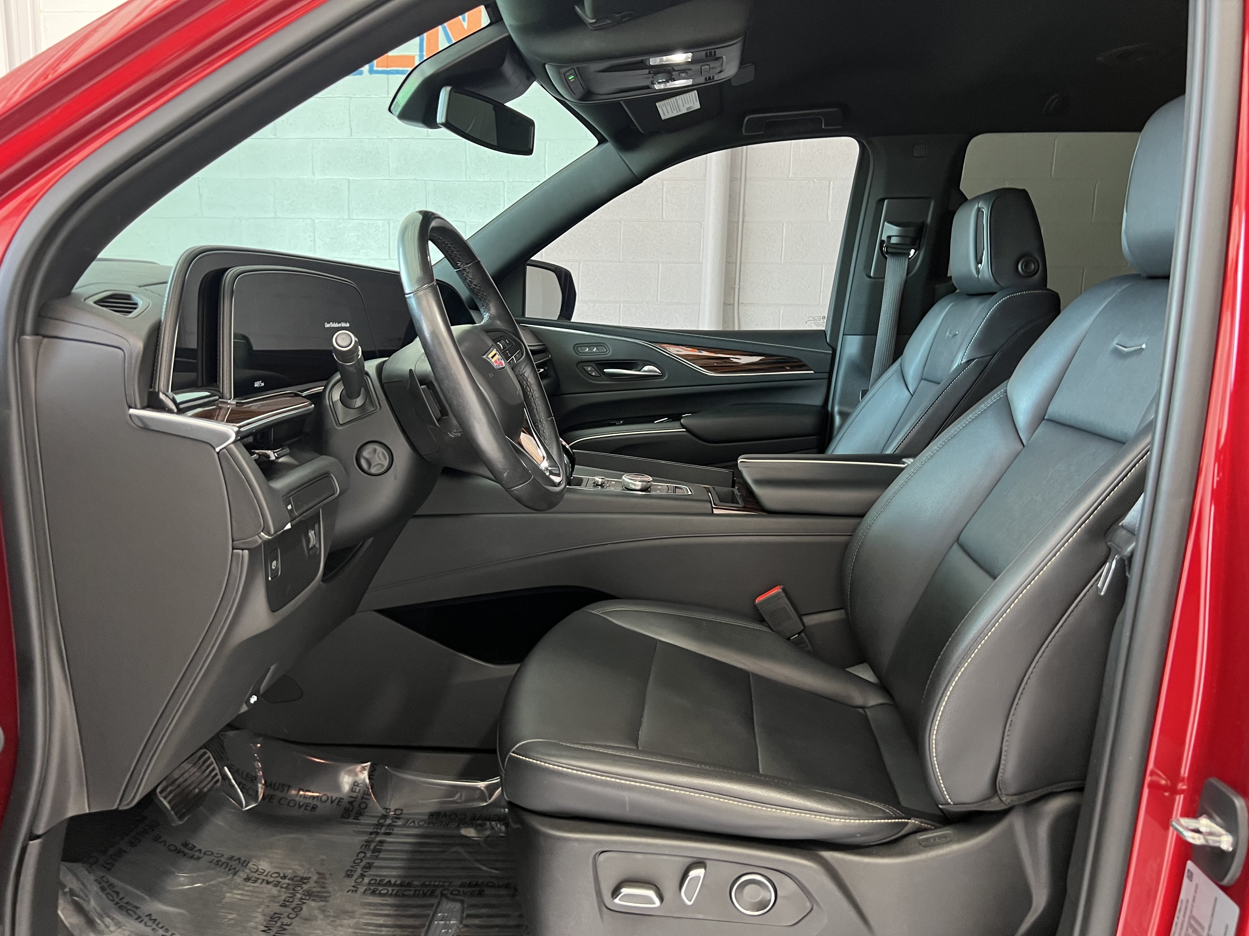 Used 2023 Cadillac Escalade Luxury RWD image 10