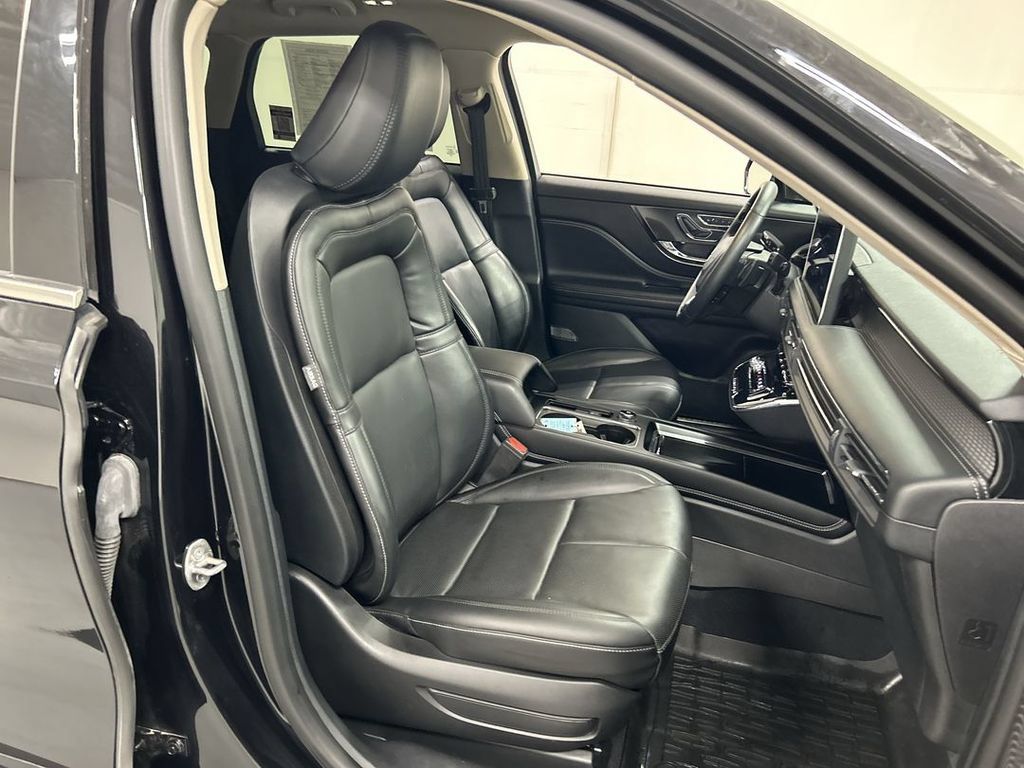 Used 2023 Lincoln Corsair AWD w/ Equipment Group 101A image 23