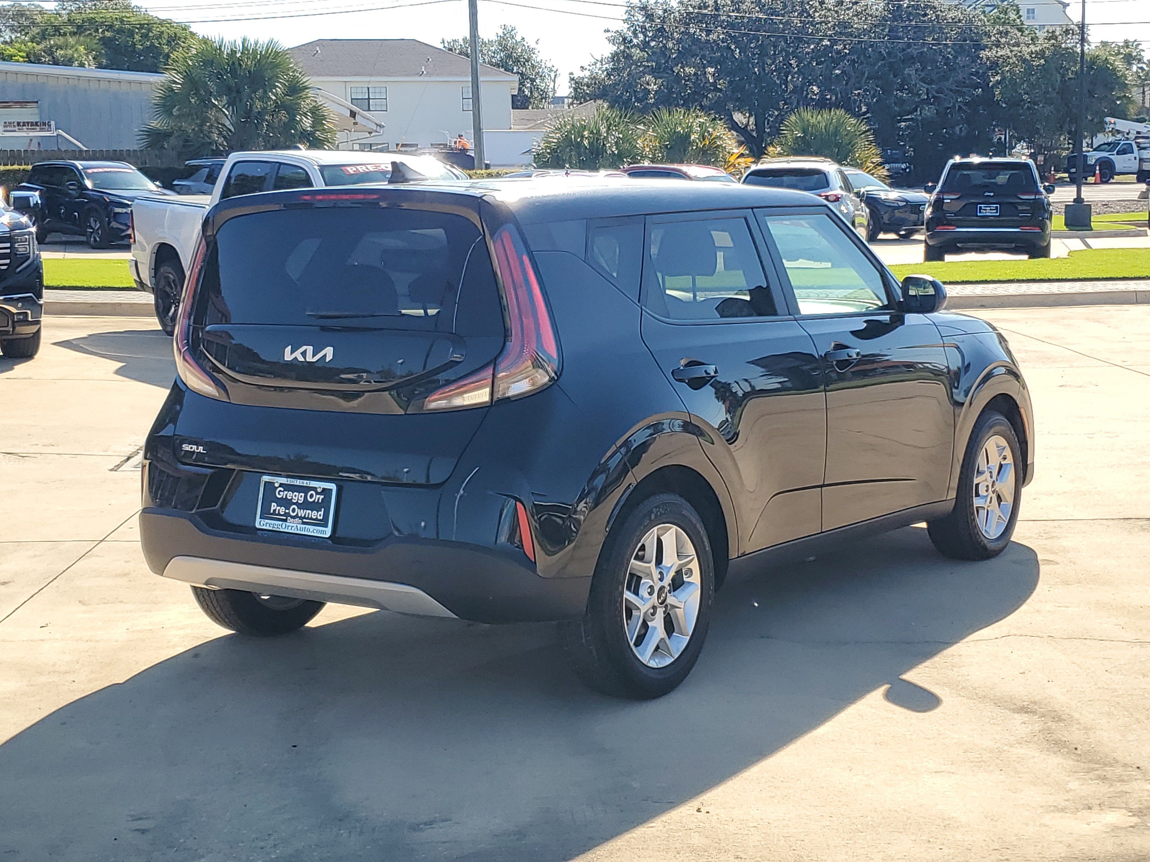 Used 2024 Kia Soul LX w/ Option Group 015 FWD image 10