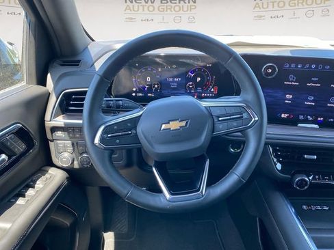 Used 2025 Chevrolet Tahoe Premier AWD/4WD image 12