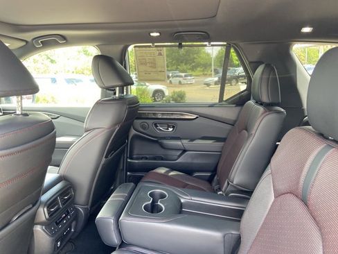 Used 2025 Honda Pilot Black Edition image 27