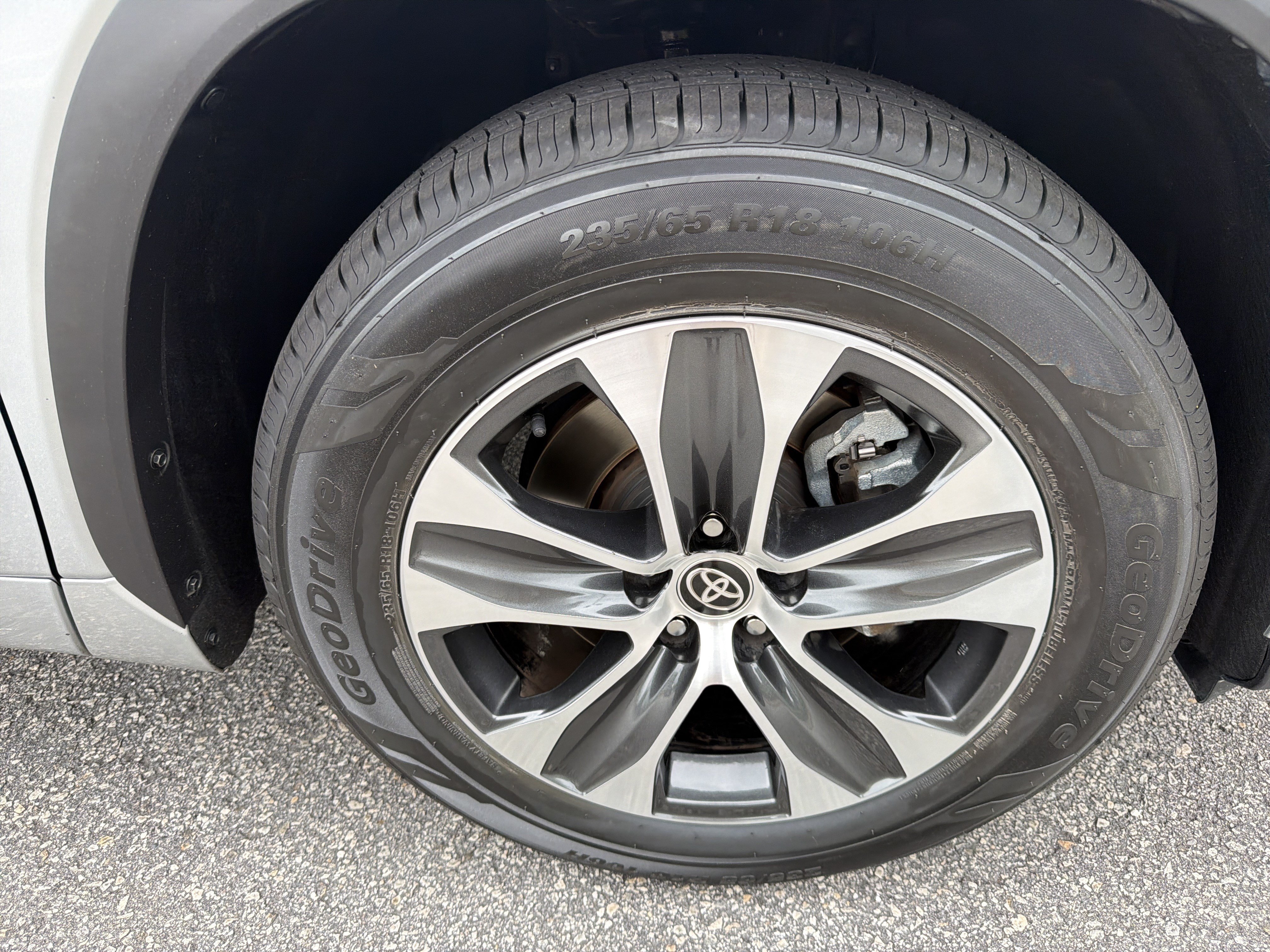 Certified 2025 Toyota Highlander XLE FWD image 22