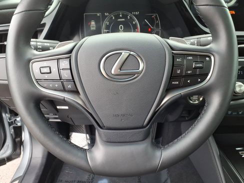 Used 2025 Lexus ES 350 w/ Premium Package image 17