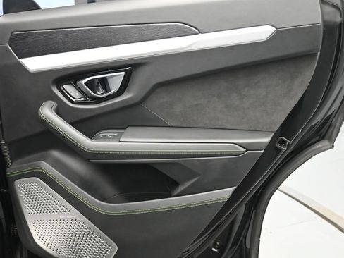 Used 2019 Lamborghini Urus AWD/4WD image 23