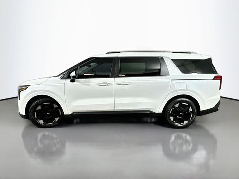 Used 2025 Kia Carnival EX FWD image 4