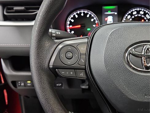 Certified 2022 Toyota RAV4 XLE image 17