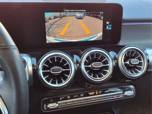 Certified 2022 Mercedes-Benz GLB 250 4MATIC image 21